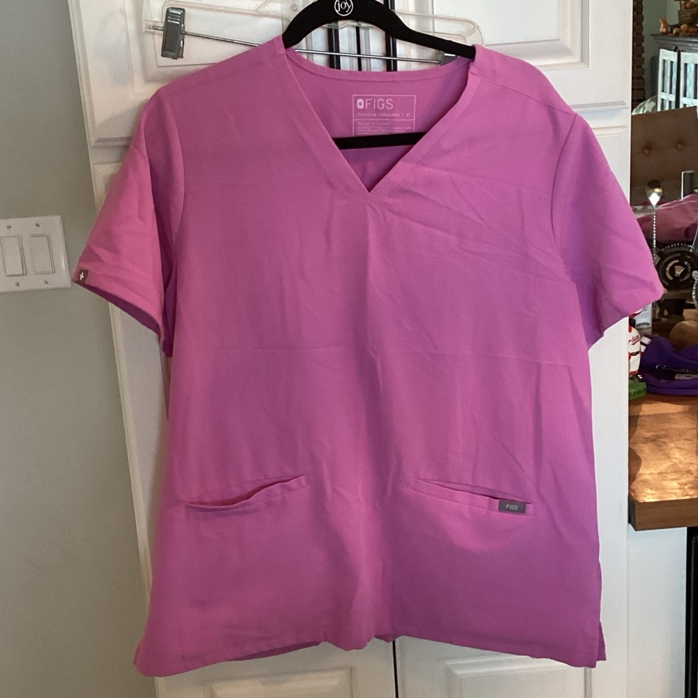 Figs Technical Collection Pink Scrub Top size X-LARGE